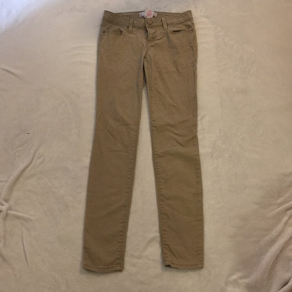 Kaki pants